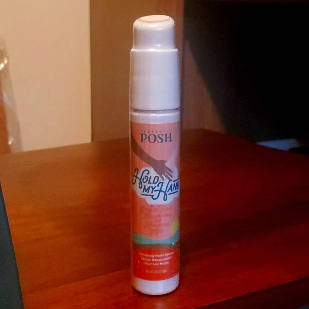 Perfectly Posh Hold My Hand renewing hand serum